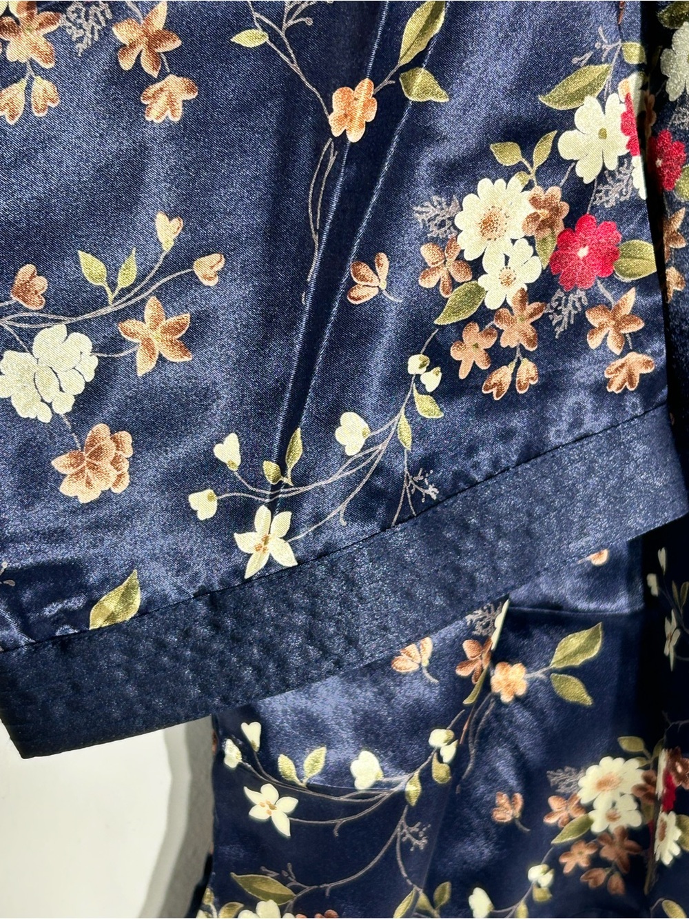 Chance Encounters Women's Floral Silky Button Front Pajama Top Navy Floral Sz 1X - Picture 5 of 13
